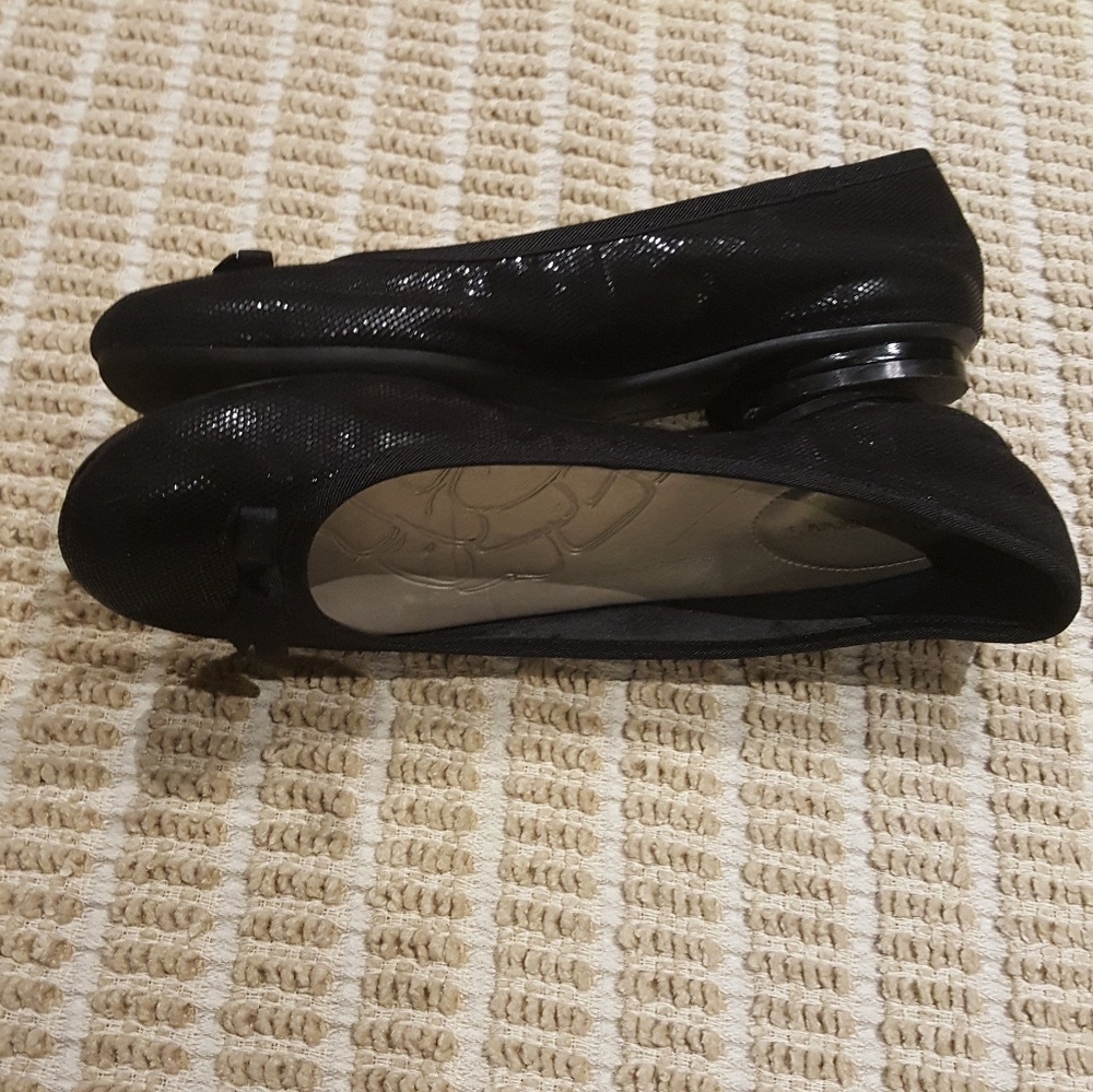 Shoes - Picture 3 of 6